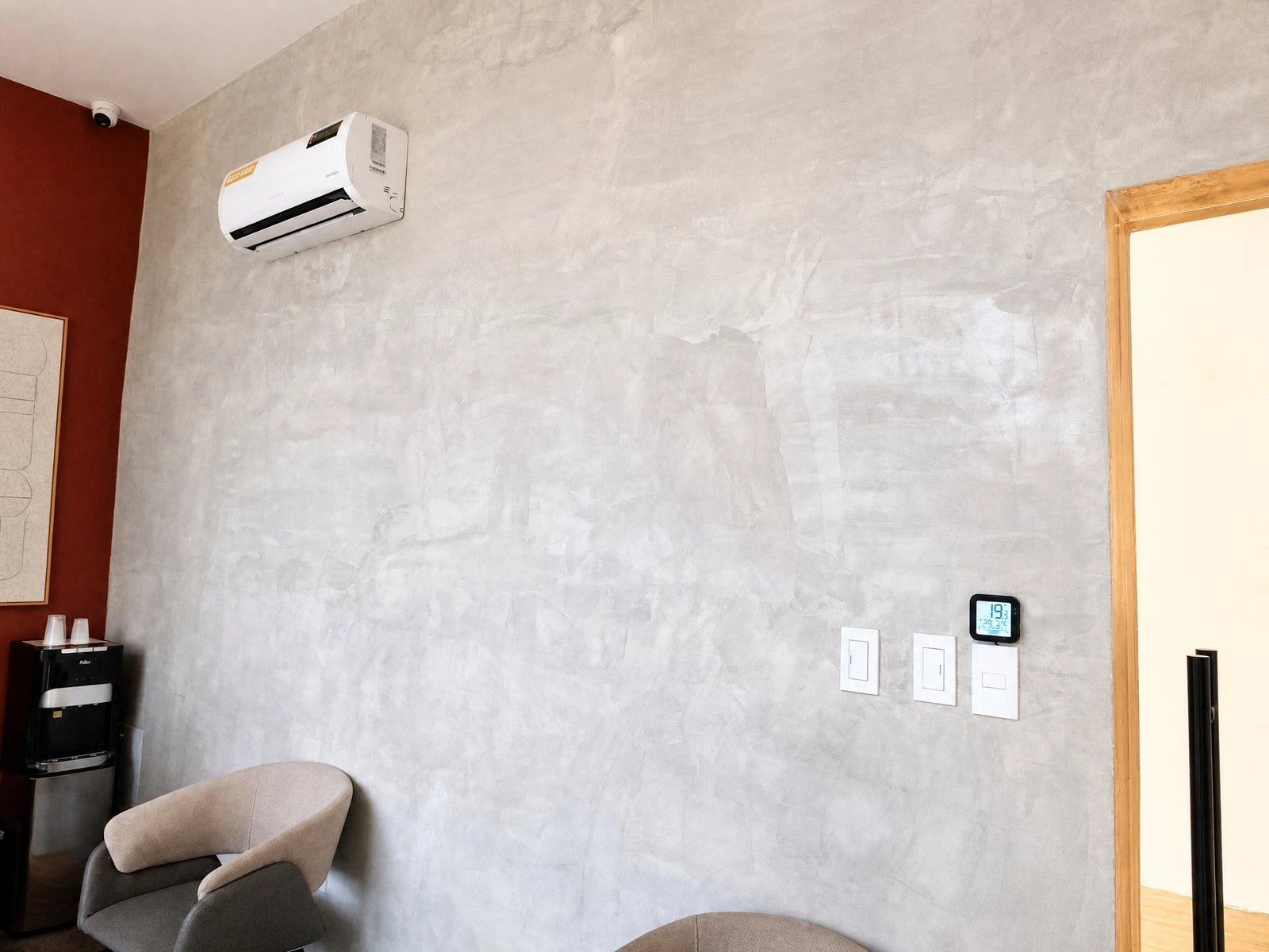 Alojamiento real con aire acondicionado y termostato inteligente EcoHost